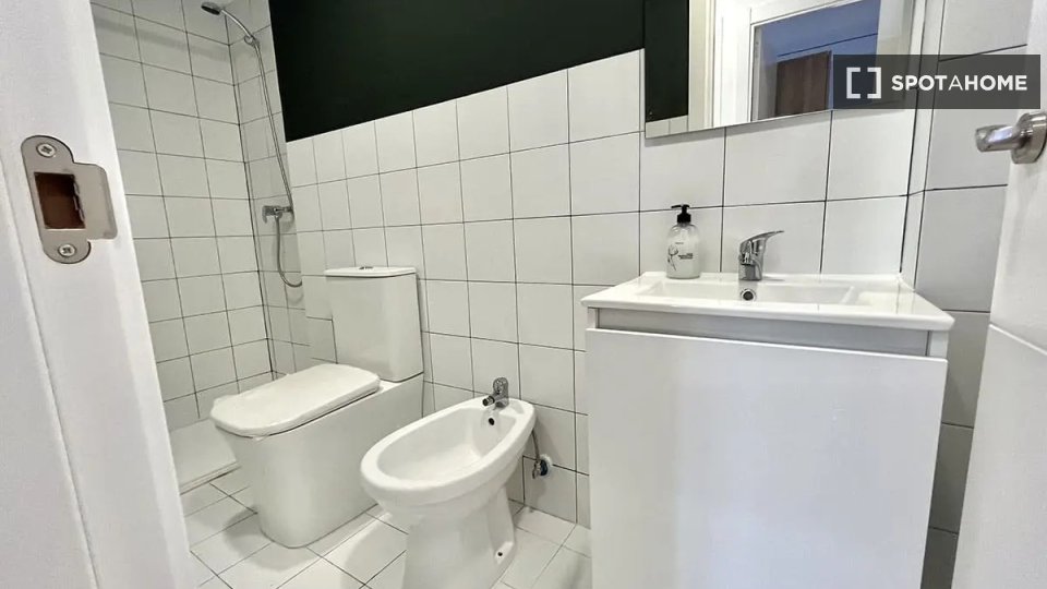 Double room Madrid, 6 beds — photo 30