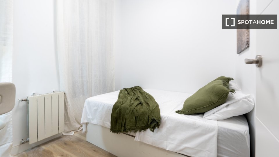 Double room Madrid, 5 beds — photo 19