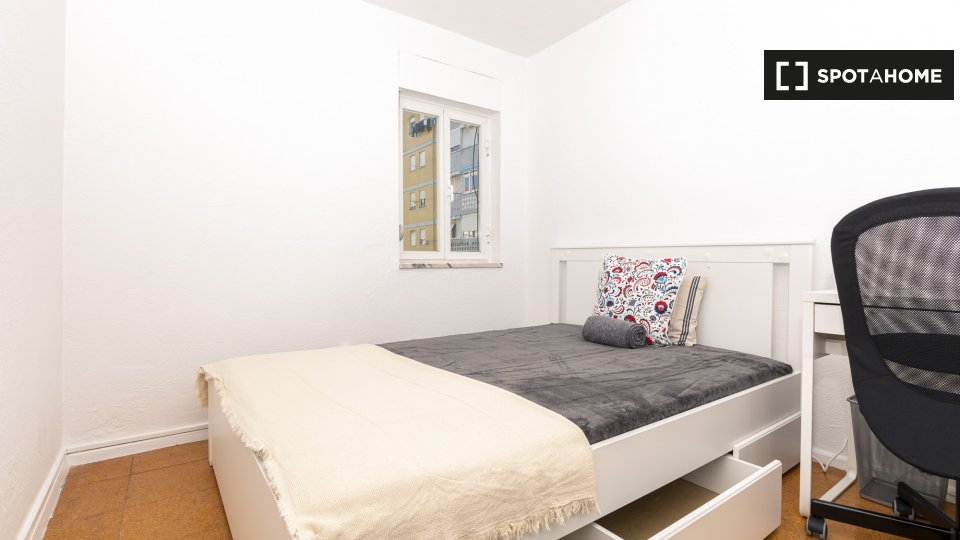 Double room Lisbon, 4 beds — photo 8