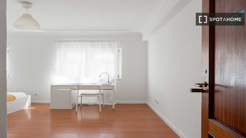 Double room Lisbon, 5 beds — photo 36