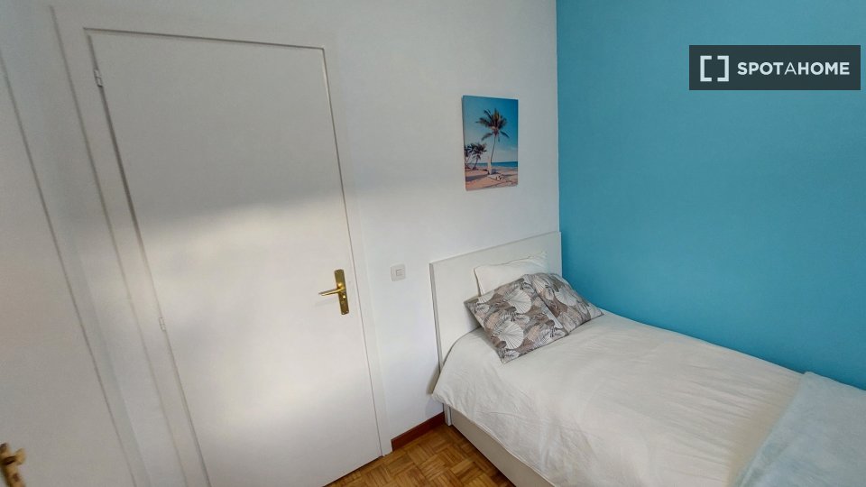 Double room Madrid, 4 beds, 100m² — photo 16