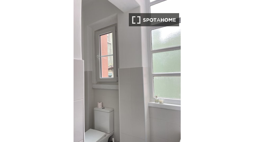 Double room Lisbon, 4 beds, 15m² — photo 8