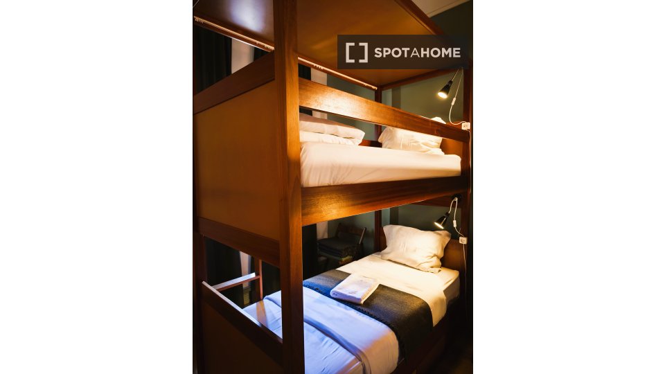 Double room Lisbon, 11 beds, 200m² — photo 38