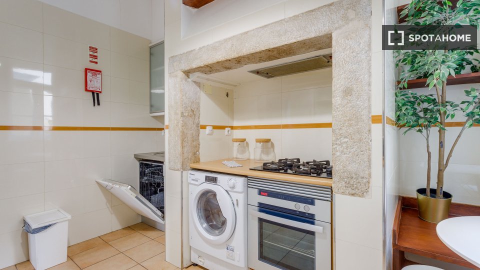 Apartment Lisbon, 2 beds — photo 36