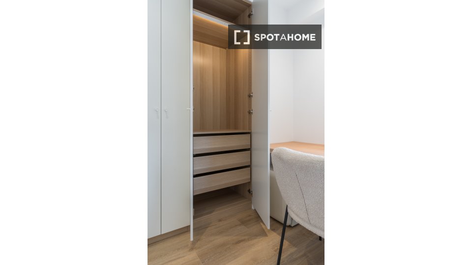 Double room Madrid, 6 beds, 120m² — photo 17