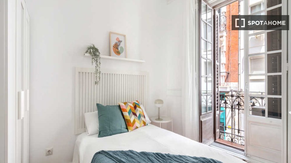 Double room Madrid, 7 beds — photo 31
