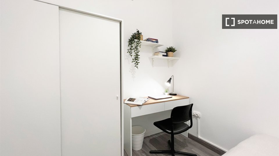 Double room Madrid, 6 beds, 100m² — photo 17