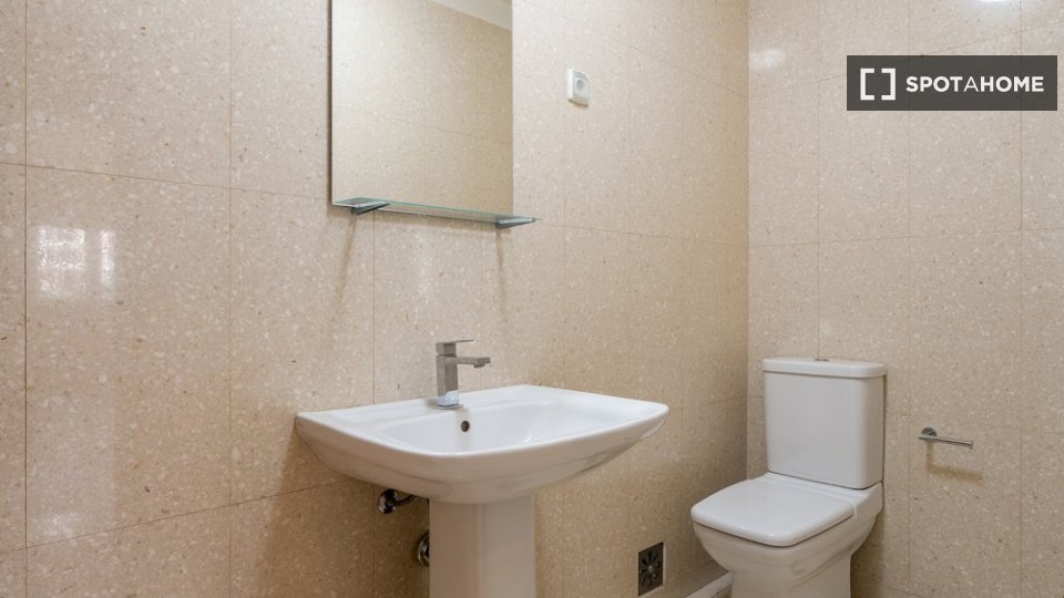 Double room Lisbon, 9 beds — photo 13