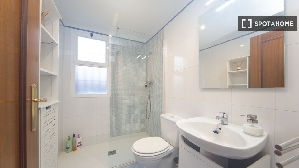 Double room Granada, 4 beds — photo 16