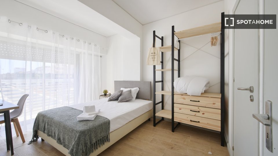 Double room Lisbon, 9 beds — photo 19