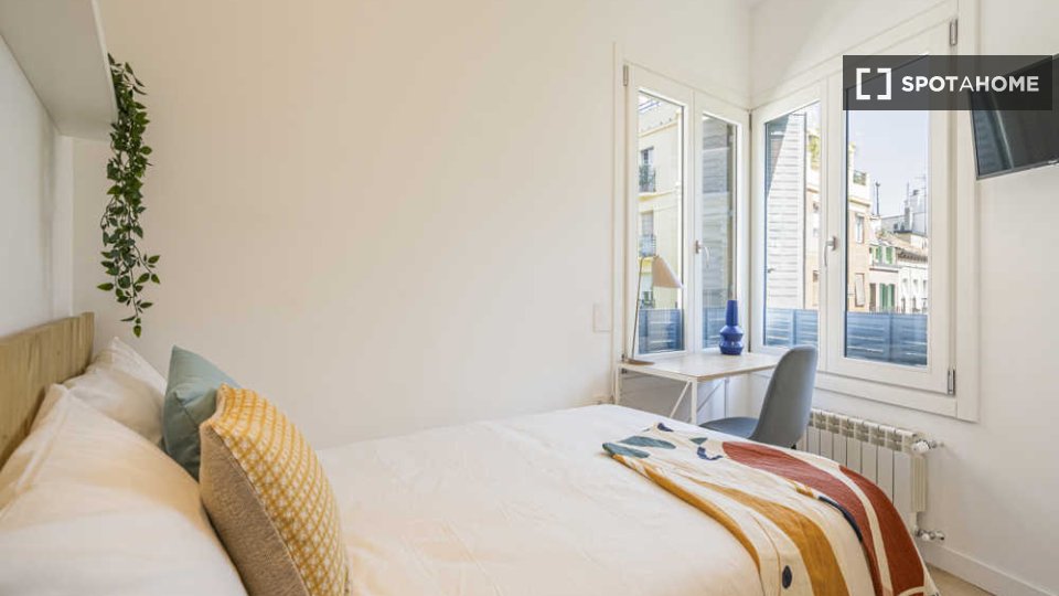 Double room Madrid, 4 beds — photo 107