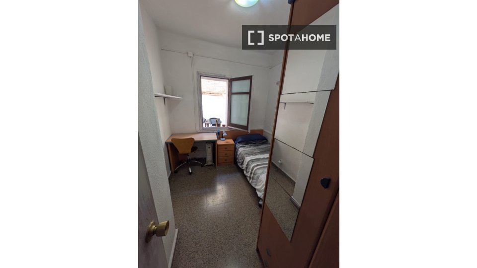 Double room Barcelona, 5 beds, 95m² — photo 35