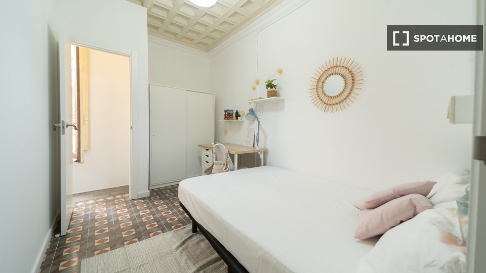 Double room Barcelona, 14 beds, 400m² — photo 2