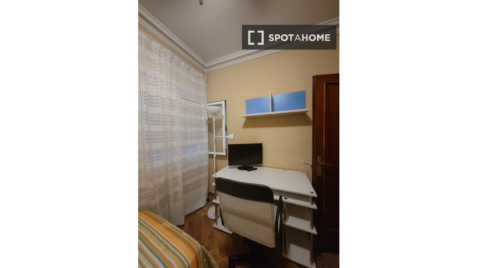 Double room Madrid, 3 beds — photo 17