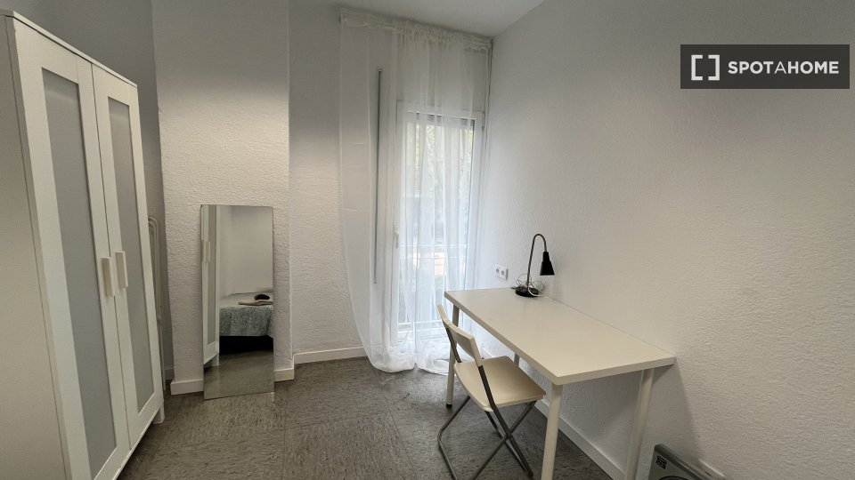 Double room Barcelona, 13 beds, 290m² — photo 17