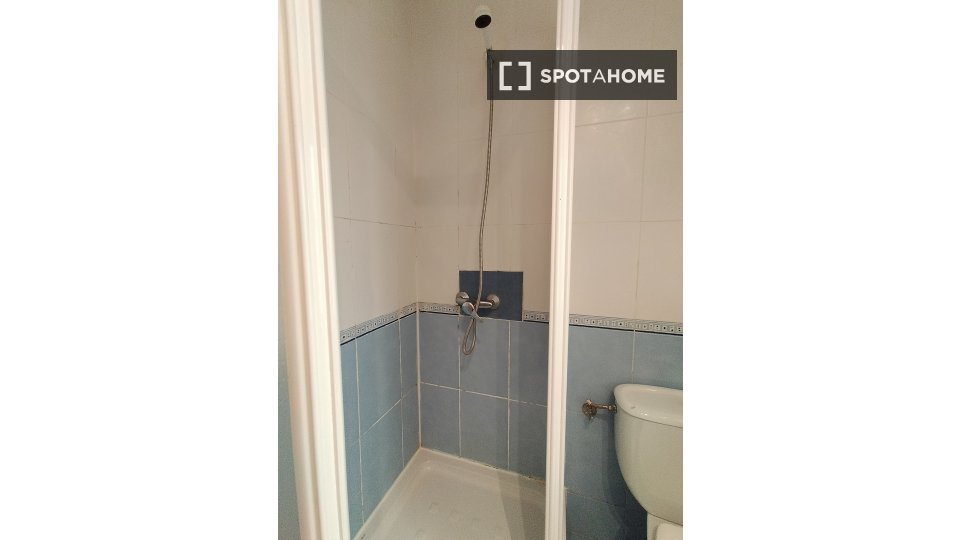 Double room Madrid, 7 beds, 90m² — photo 10