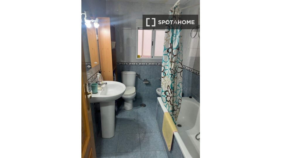 Double room Granada, 4 beds, 120m² — photo 5