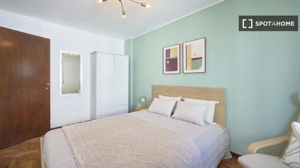 Double room Lisbon, 5 beds — photo 13