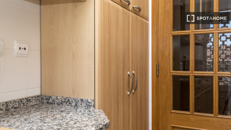 Apartment Lisbon, 2 beds, 65m² — photo 2