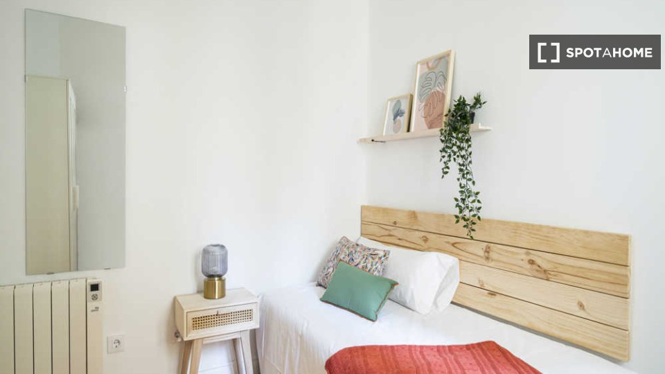 Double room Madrid, 8 beds — photo 42