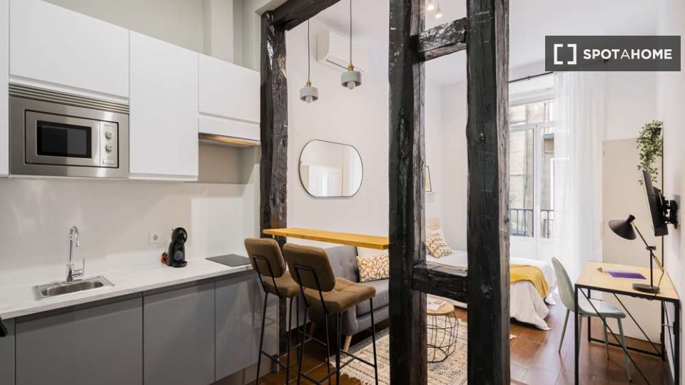 Double room Madrid, 6 beds — photo 12