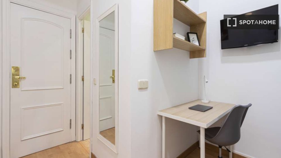 Double room Madrid, 41 beds — photo 18