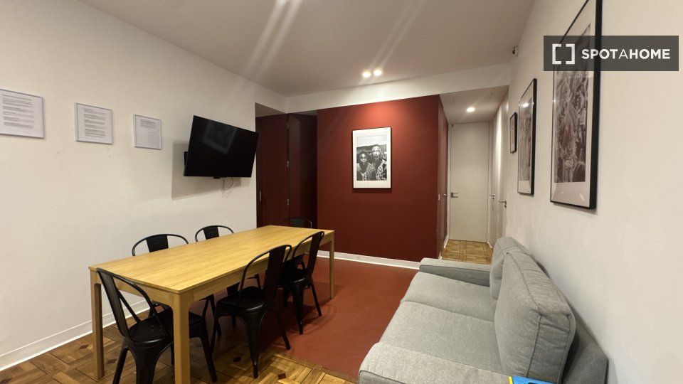 Double room Madrid, 6 beds, 200m² — photo 4
