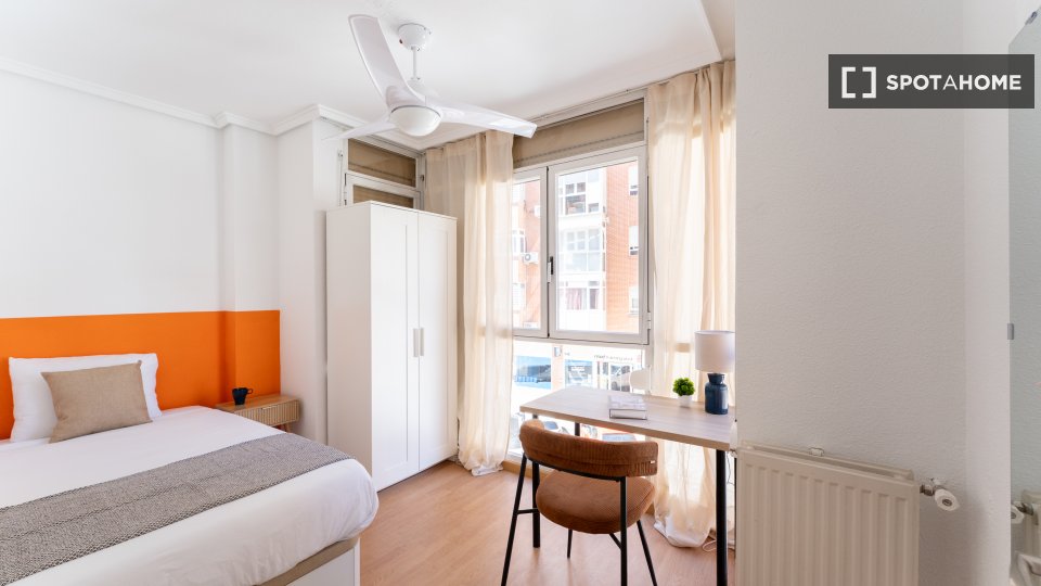 Double room Madrid, 5 beds — photo 1