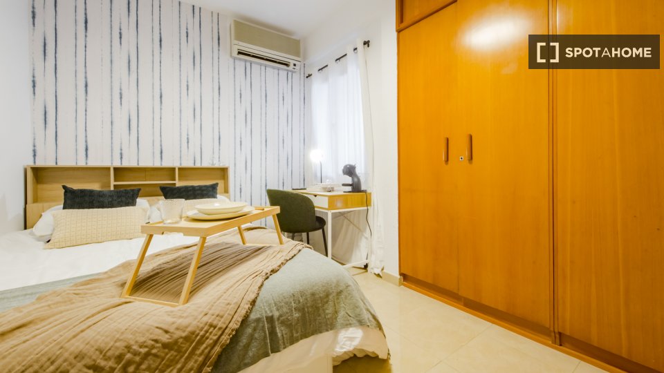 Double room Madrid, 7 beds, 113m² — photo 1