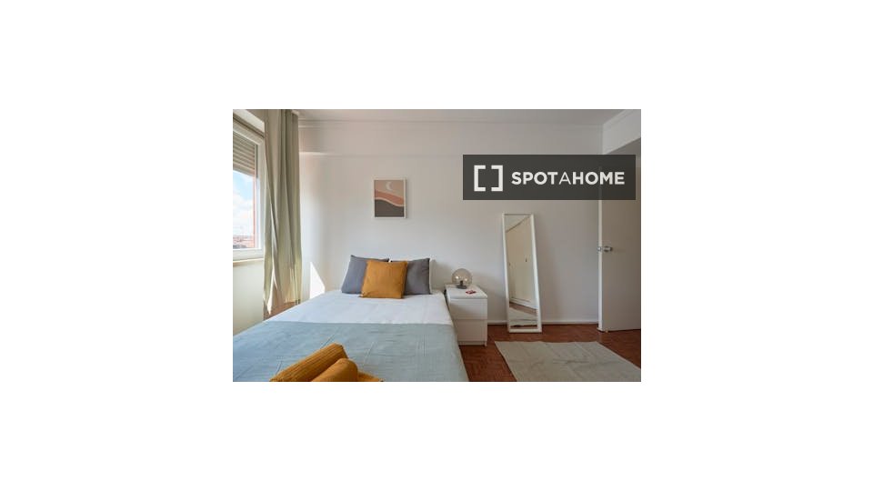 Double room Lisbon, 6 beds — photo 18