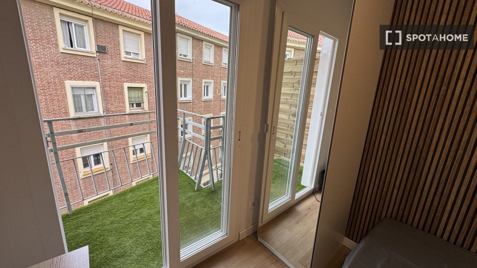Double room Madrid, 4 beds, 65m² — photo 15