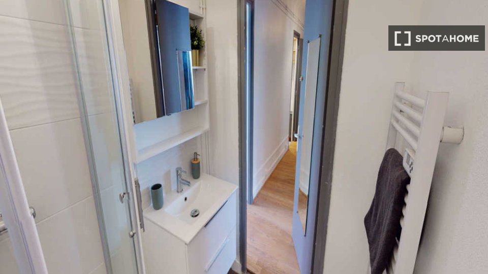Double room Paris, 3 beds, 80m² — photo 5