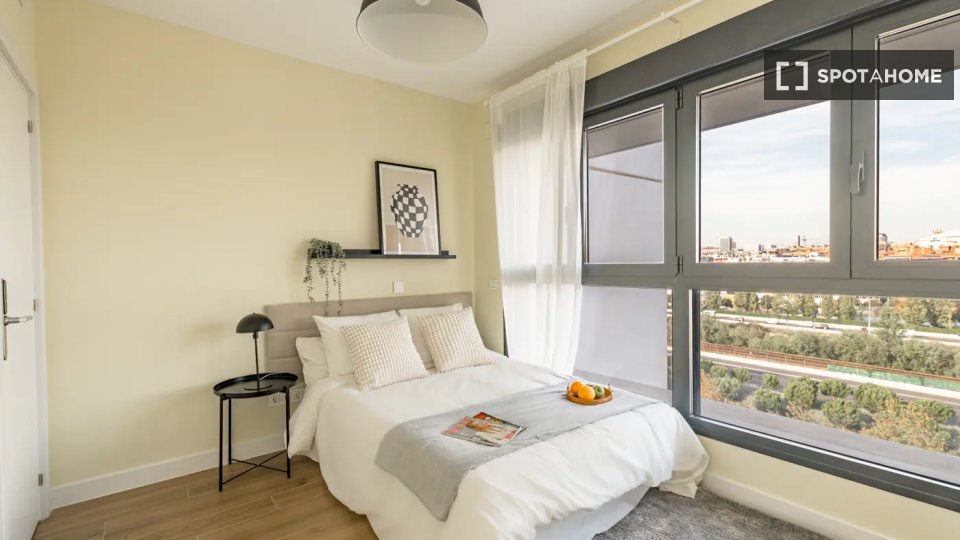 Double room Madrid, 5 beds — photo 1