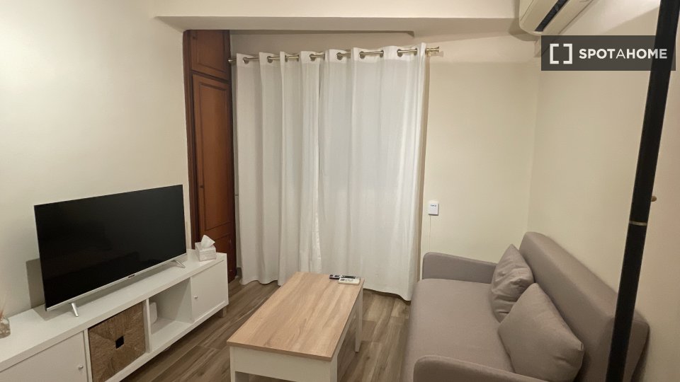Double room Valencia, 3 beds — photo 3
