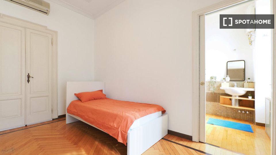 Double room Milan, 6 beds — photo 11