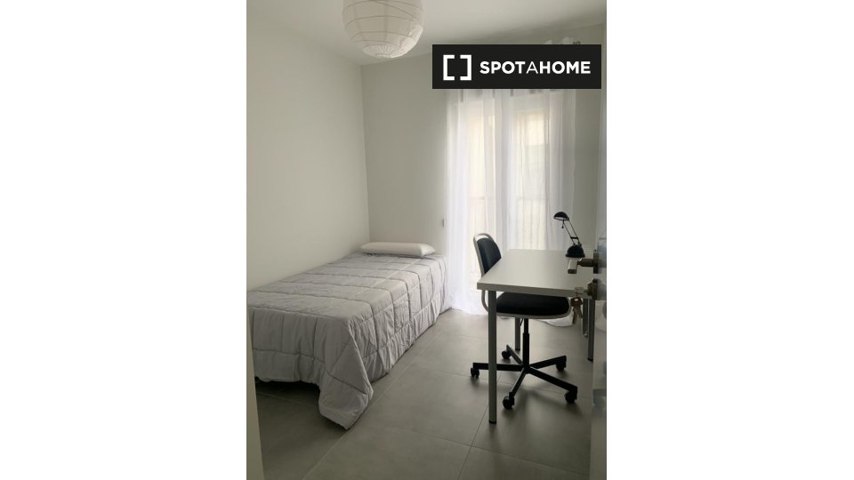 Double room Madrid, 5 beds — photo 17