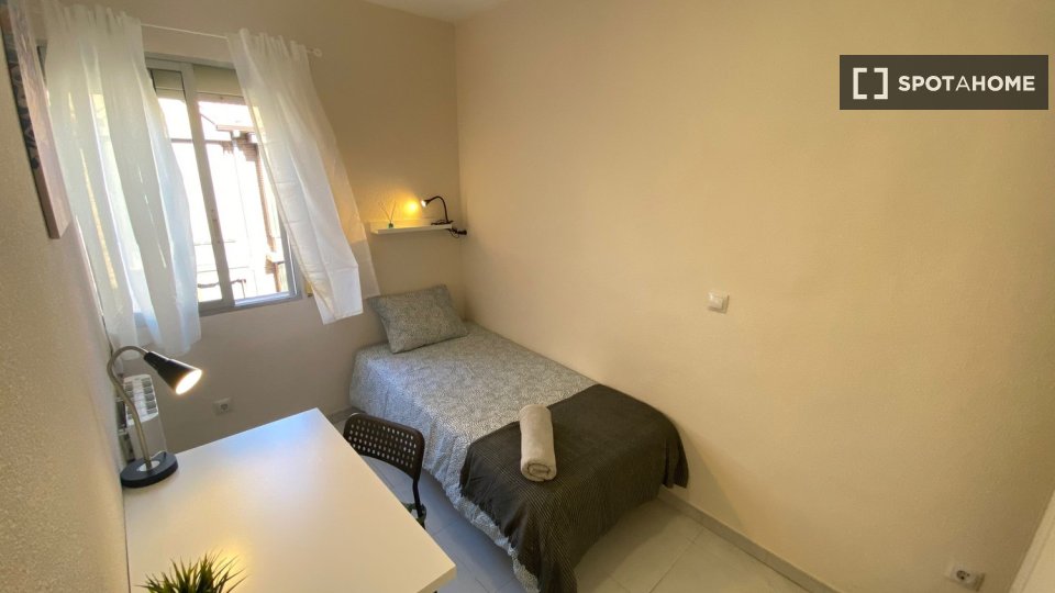 Double room Madrid, 4 beds — photo 6