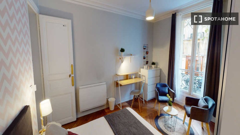 Double room Paris, 4 beds, 80m² — photo 1