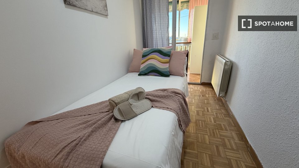 Double room Madrid, 7 beds, 140m² — photo 18