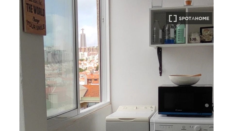Double room Lisbon, 4 beds, 70m² — photo 15