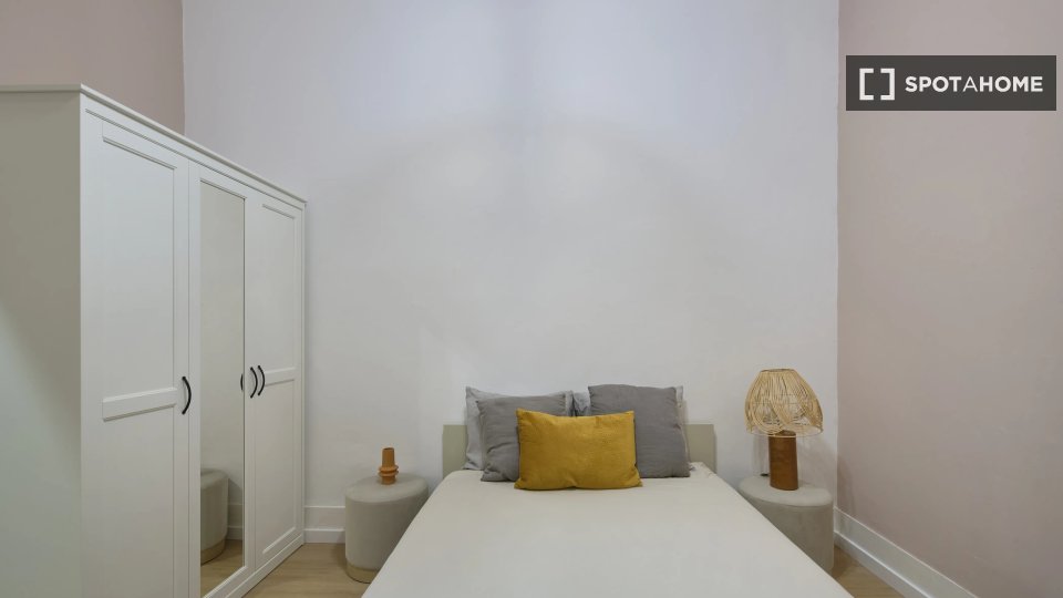 Double room Lisbon, 9 beds — photo 10