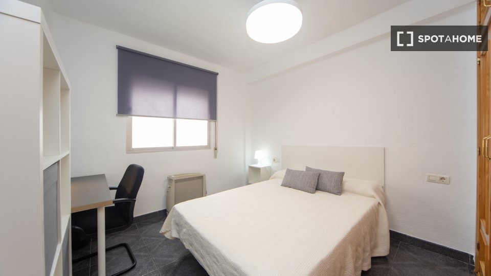 Double room Granada, 3 beds, 75m² — photo 34