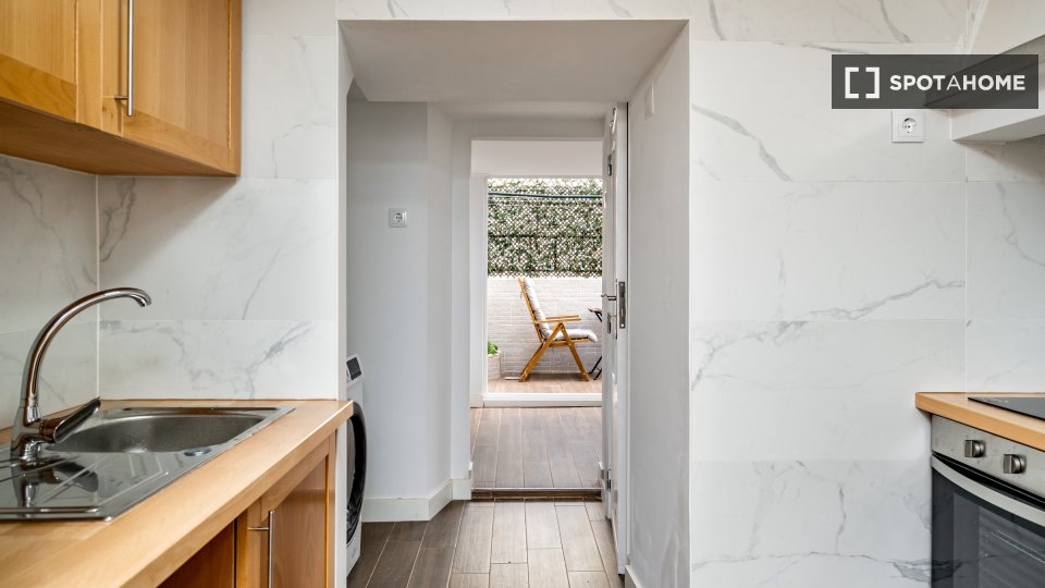Apartment mono Lisbon, 48m² — photo 17