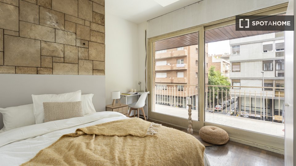 Double room Barcelona, 6 beds, 92m² — photo 19