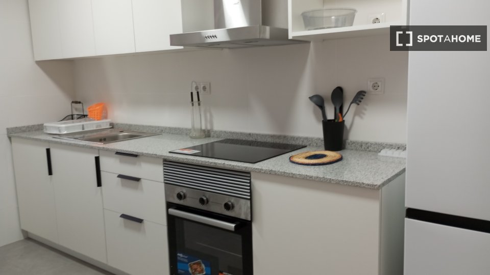 Double room Alicante, 5 beds, 120m² — photo 8