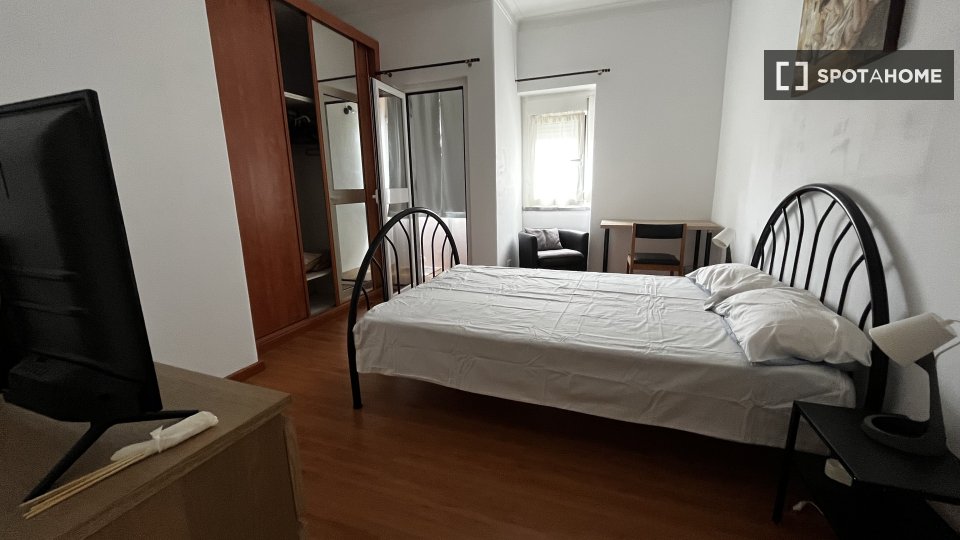 Double room Lisbon, 2 beds, 20m² — photo 11