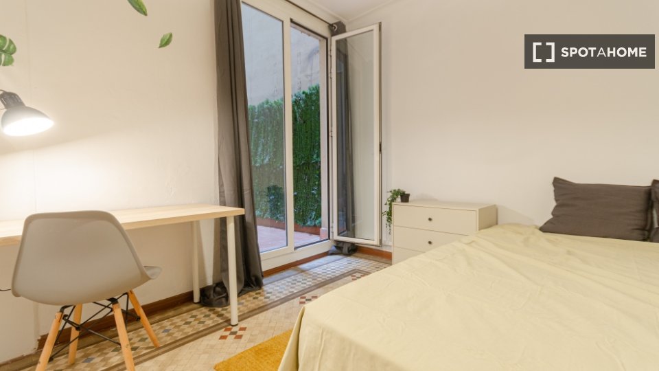 Double room Barcelona, 7 beds, 150m² — photo 2