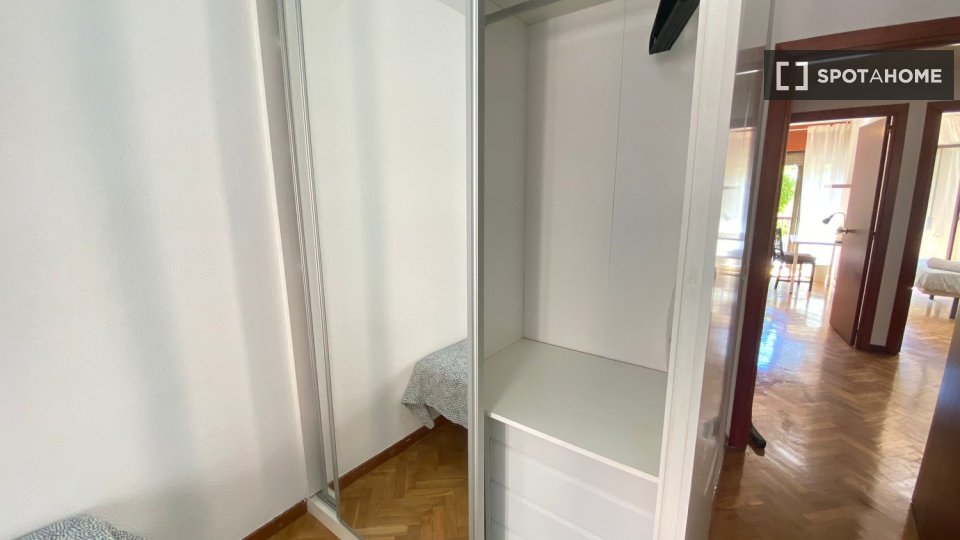 Double room Madrid, 5 beds — photo 12