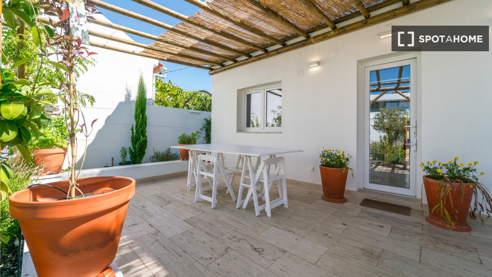 Apartment Lisbon, 2 beds, 85m² — photo 17