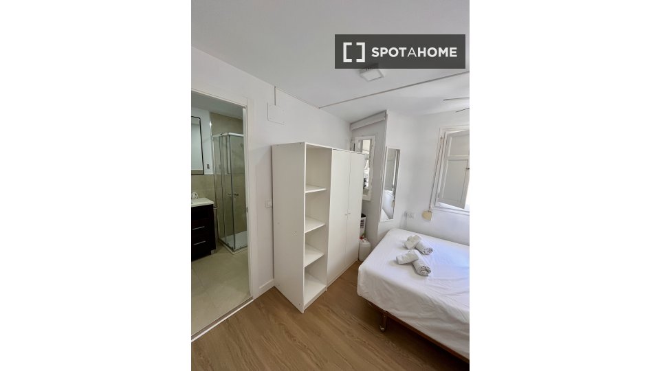 Double room Valencia, 2 beds, 85m² — photo 9